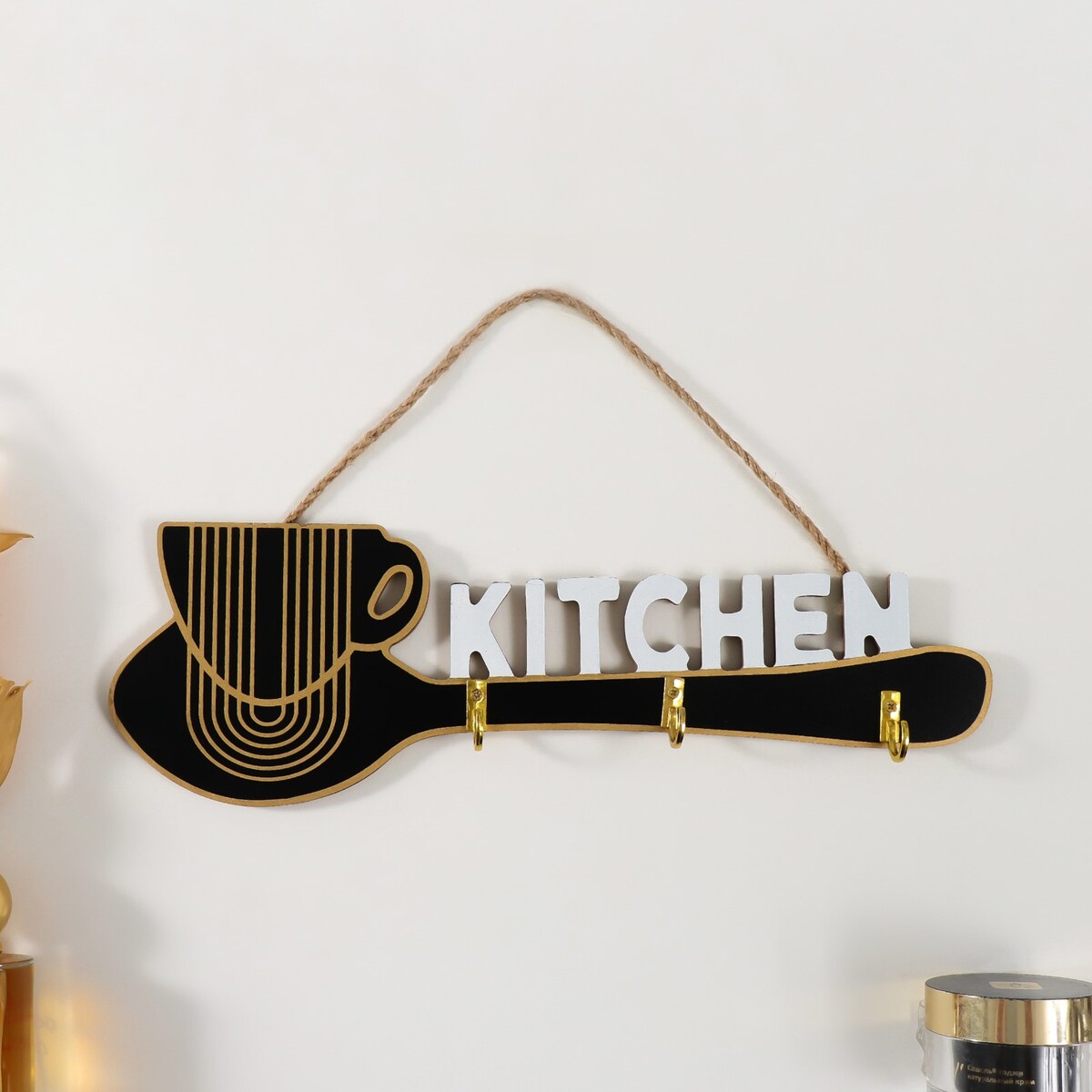 Настенные крючки декоративные